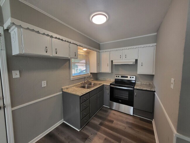 Foto del edificio - 1503 E Wells Ave