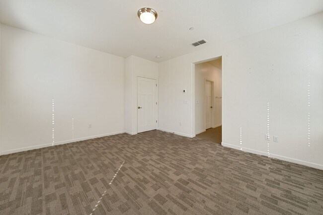 Foto del edificio - Modern 4B-Bed Home Walking Distance from P...