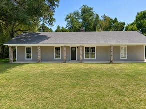 Building Photo - 512 Lakeside Dr