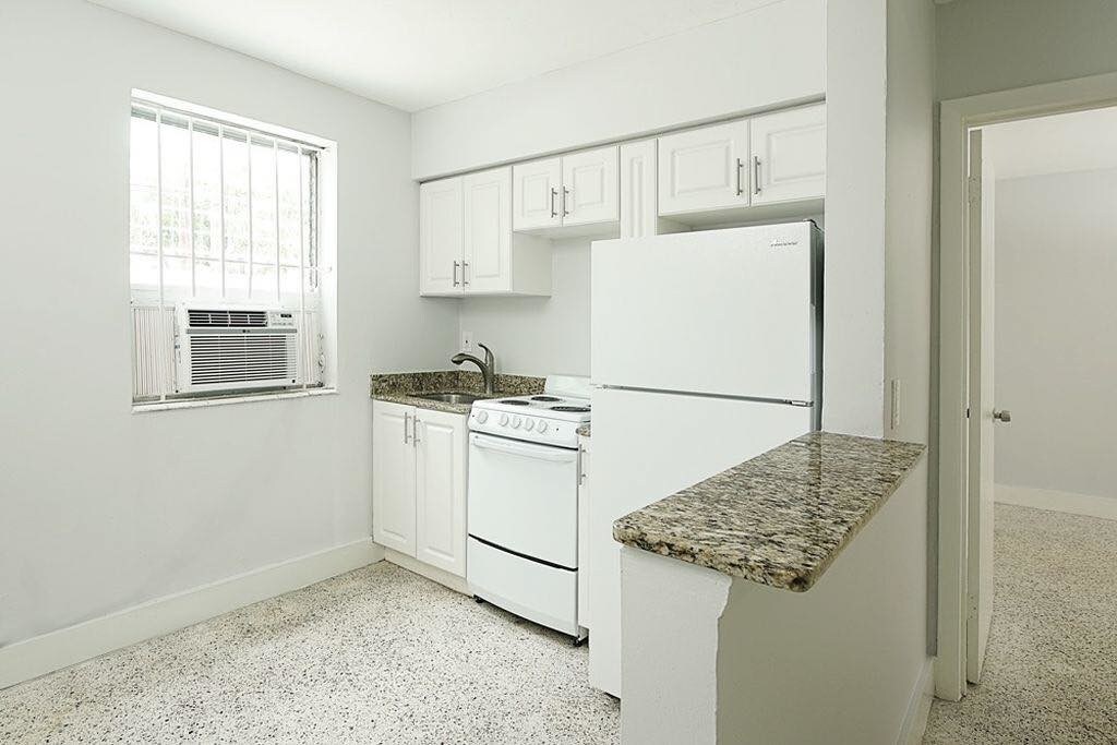 Primary Photo - 380 SW 4th St