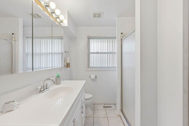 Foto del edificio - 1235 W Schaumburg Rd