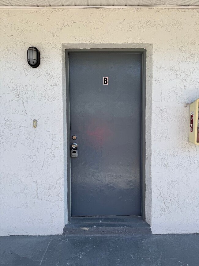 Foto del edificio - 65th Terrace N - Triplex