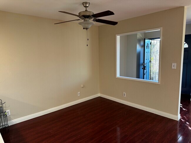 Naturally lit dining room - 1634 Alegro Sq