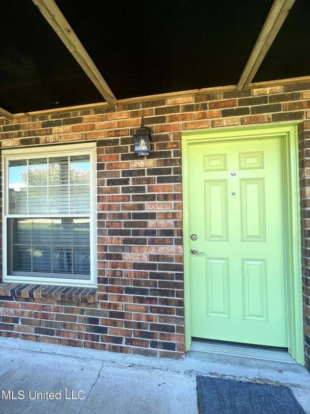 Photo - 1550 E 2nd St 89