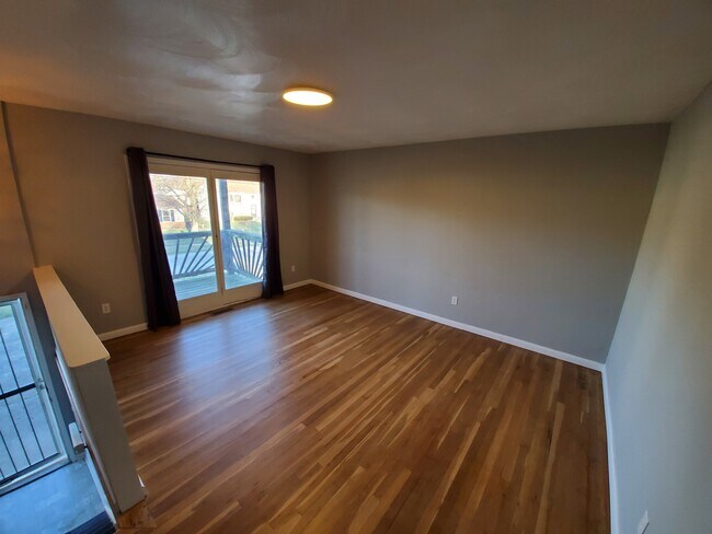 Building Photo - 9869 Dunraven Dr