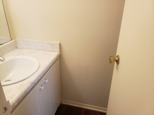 Foto del edificio - 1005 W Lee Rd