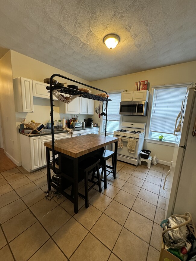 Building Photo - 40 Litchfield St