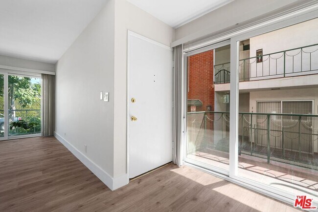 Foto del edificio - 1031 N Laurel Ave