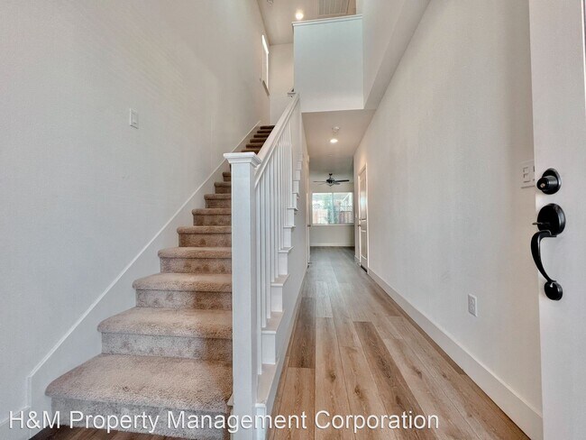 Building Photo - 3 br, 2.5 bath House - 160 Prancer Lane