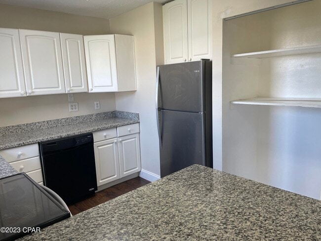 Foto del edificio - 904 Forestdale Ave