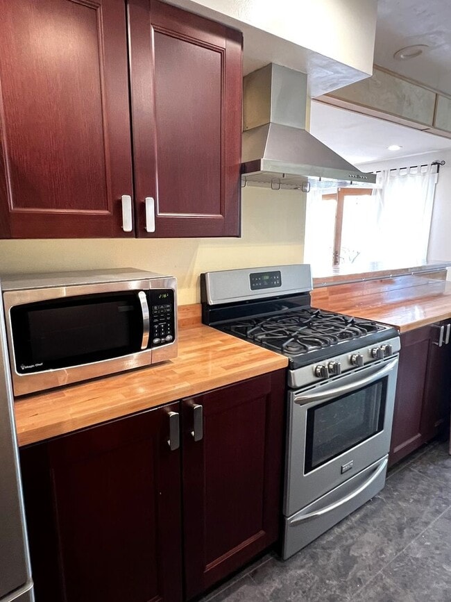 Building Photo - 2010 Windsor Way Reno, NV 89503