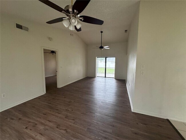 Foto del edificio - 2378 Comerwood Dr