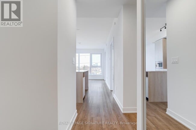 Building Photo - 1007 The Queensway