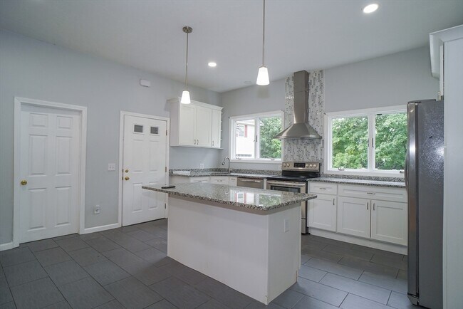 Foto del edificio - 48 Andover Rd