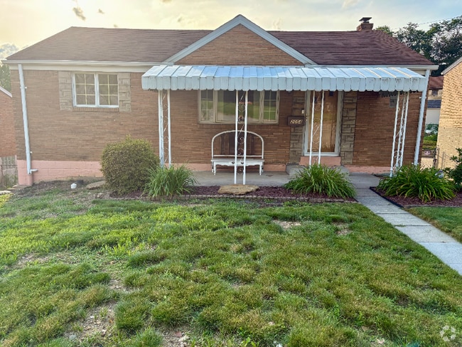Building Photo - 2054 Noblestown Rd
