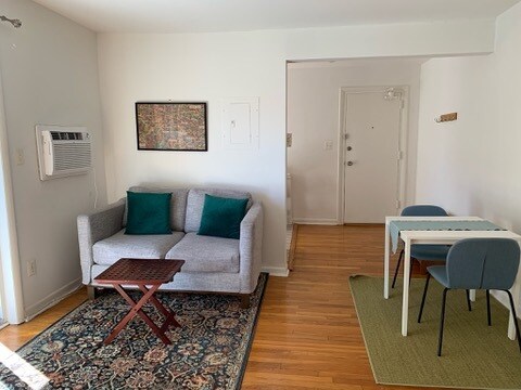 Foto del edificio - 1390 Bryant St NE