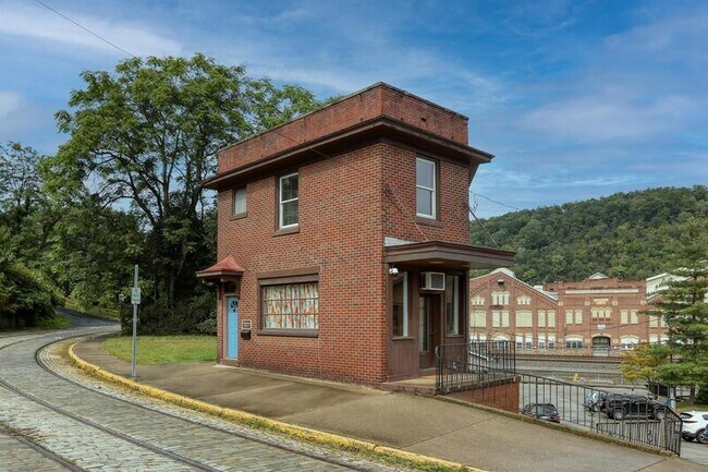 Building Photo - 2 Caldwell Ave