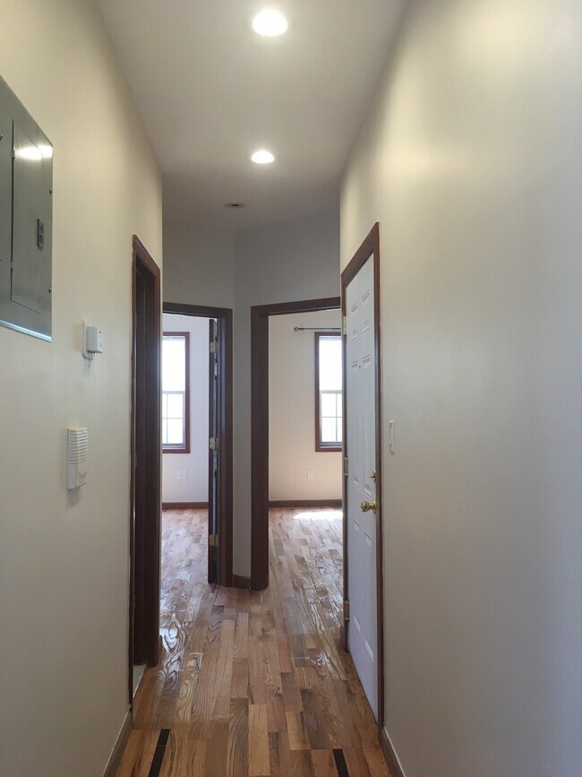Building Photo - 346 Parkside Ave