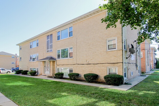 Building Photo - 6920 N Rosemary Ln