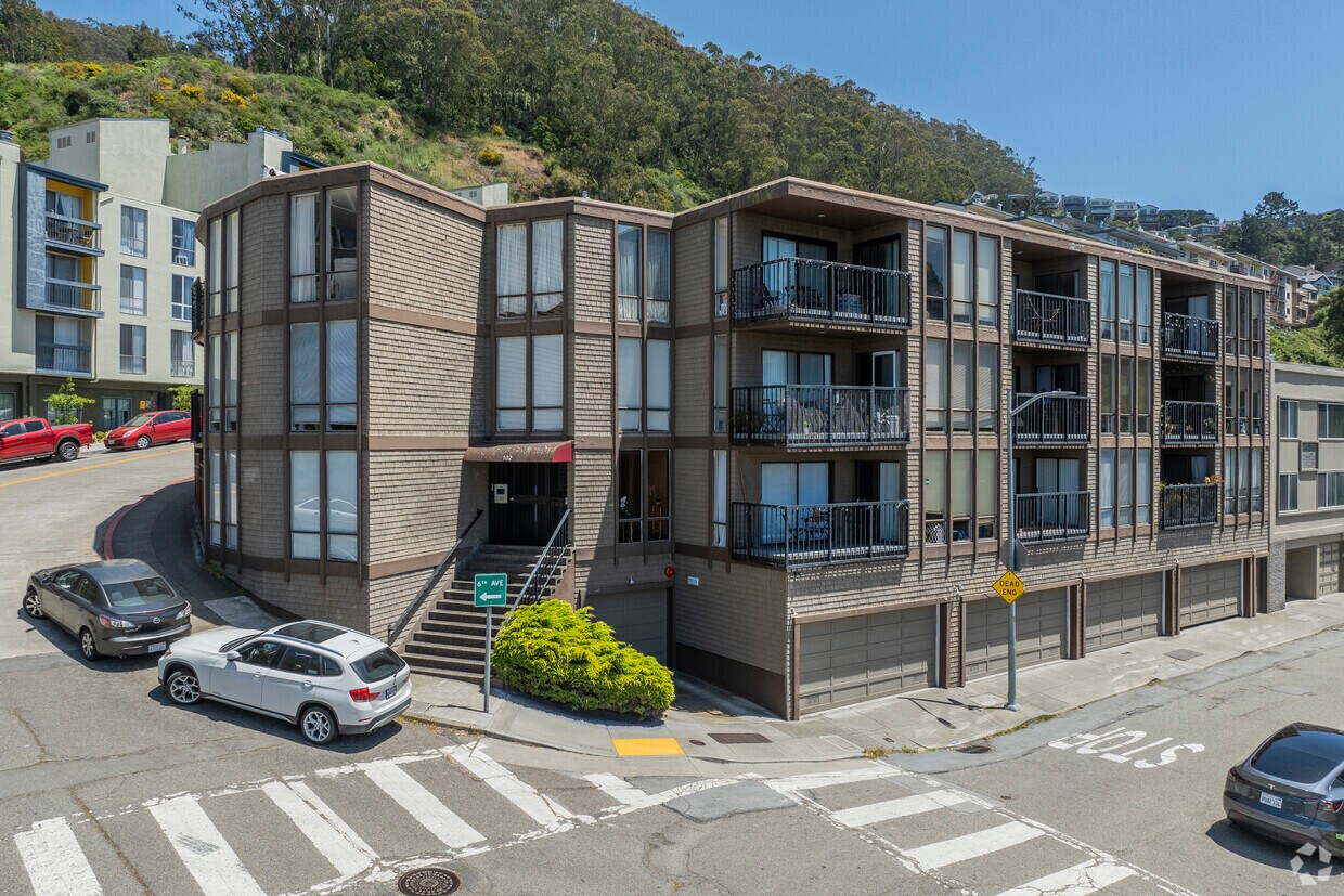 Primary - 102 Locksley Ave