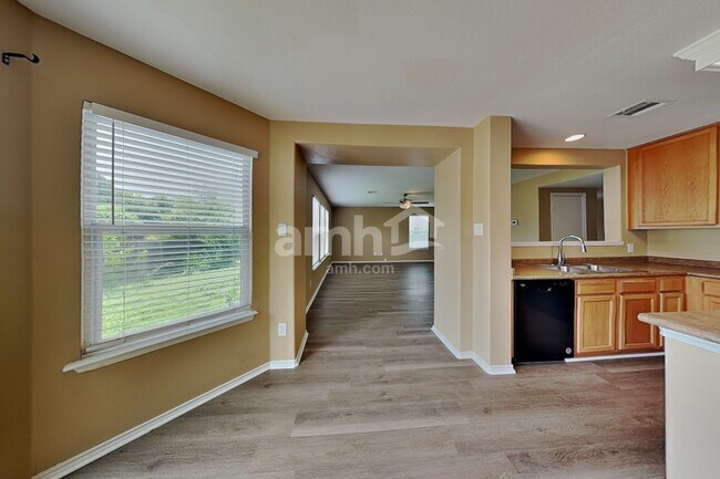 Building Photo - 5337 Mathra Dr