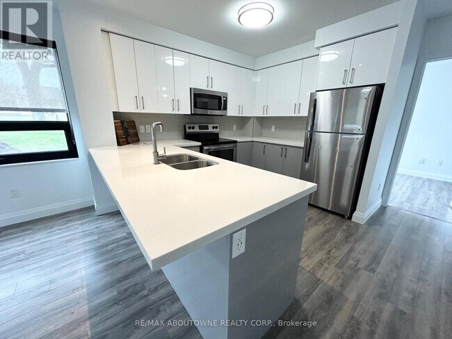 Building Photo - 101 - 460B BELMONT AVENUE W