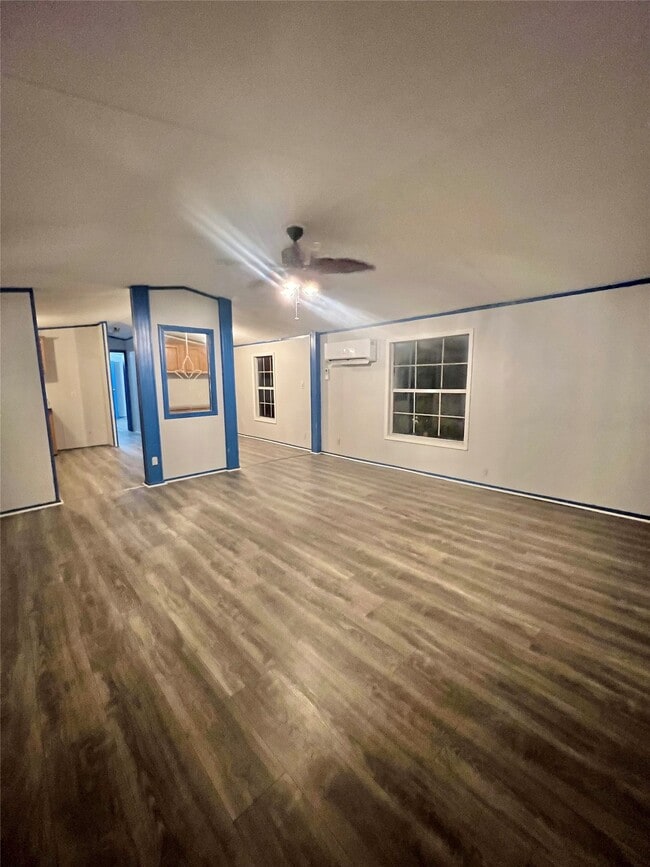 Foto del edificio - 2525 Oyster Creek Bend