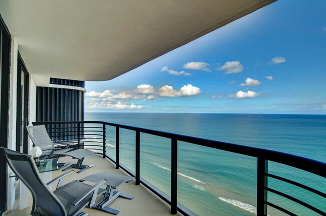 Building Photo - 250 S Ocean Blvd