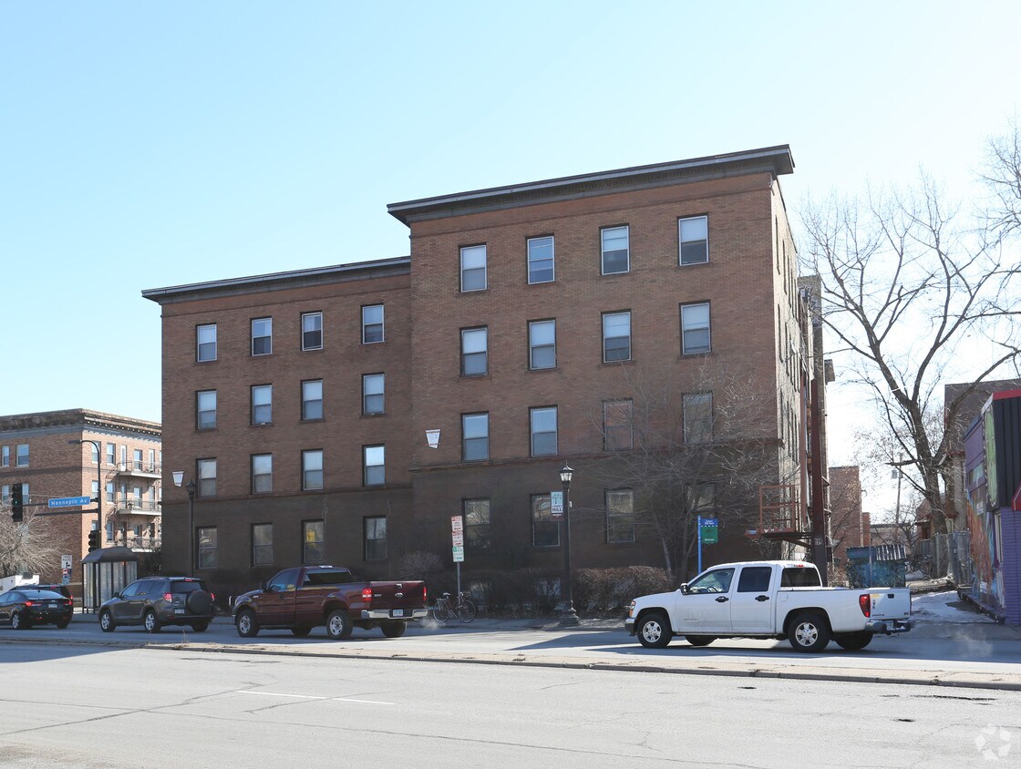 Foto del edificio - West Franklin Avenue Apartments
