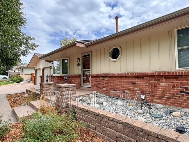 Building Photo - 5272 Arbutus St