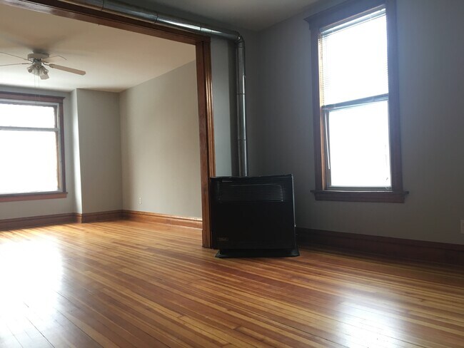 Foto del edificio - 1315 W School St