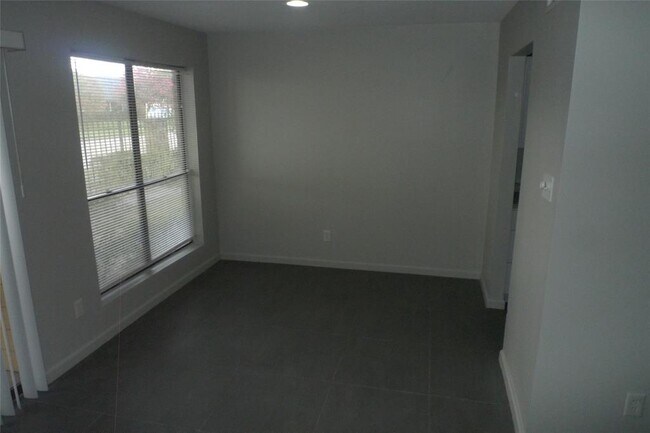Building Photo - 16111 Aspenglenn Dr