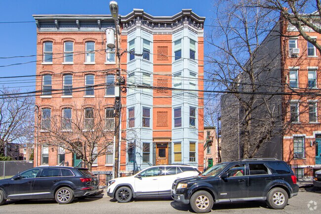 Building Photo - 126 Bright St