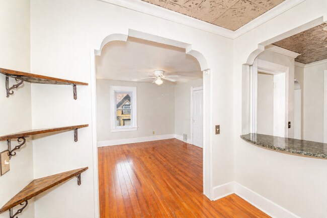 Foto del edificio - 114 E Johnson St