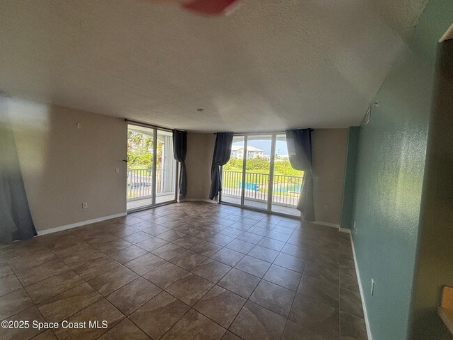 Building Photo - 8922 Laguna Ln