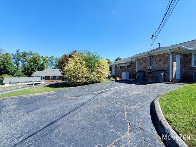 Building Photo - 3 Balfer Ct