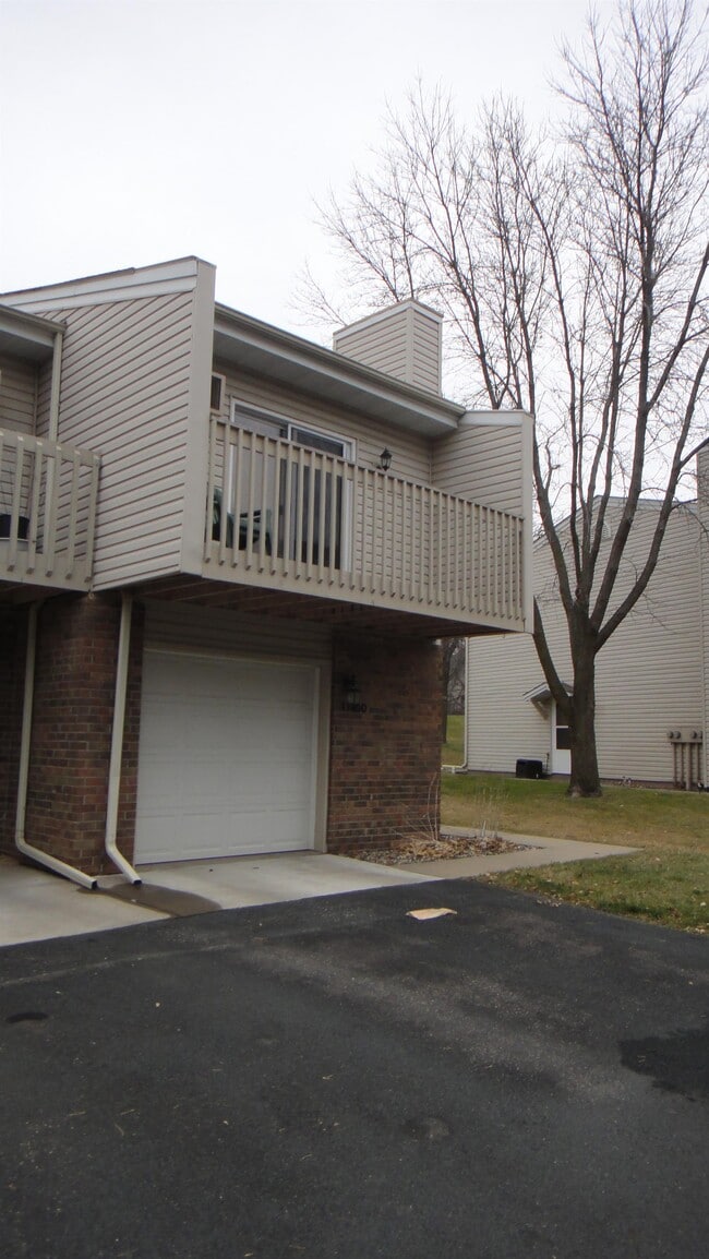 Building Photo - 17490 Pond Cir