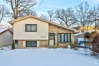 Building Photo - 305 River Glen Ave