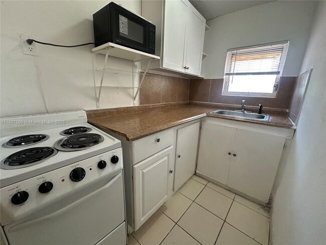 Foto del edificio - 534 NW 18th Ave