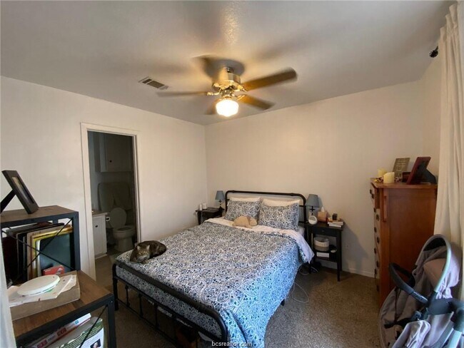 Building Photo - 903 Azalea Ct