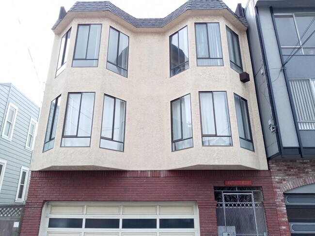 Building Photo - 417 Cabrillo St