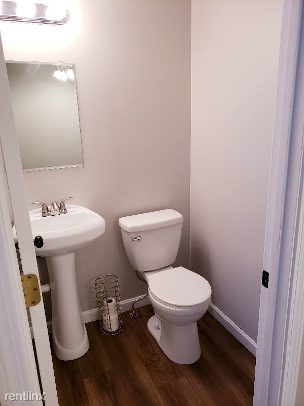 Building Photo - 3 br, 1.5 bath Townhome - 630 Hackett Hill Rd