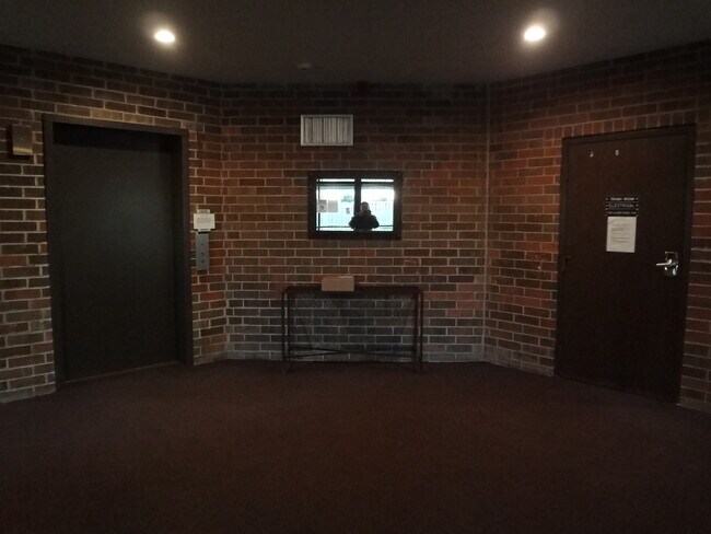 Building Photo - 1104 Castilian Ct