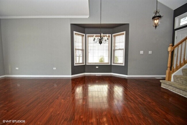 Building Photo - 552 Pinebrook Dr