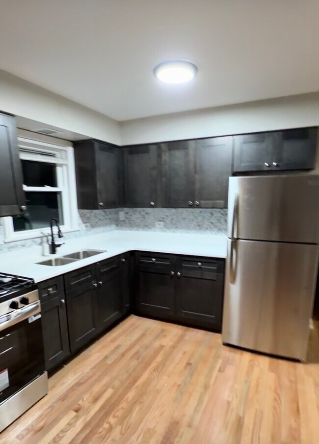 Foto del edificio - 4738 W 101st St