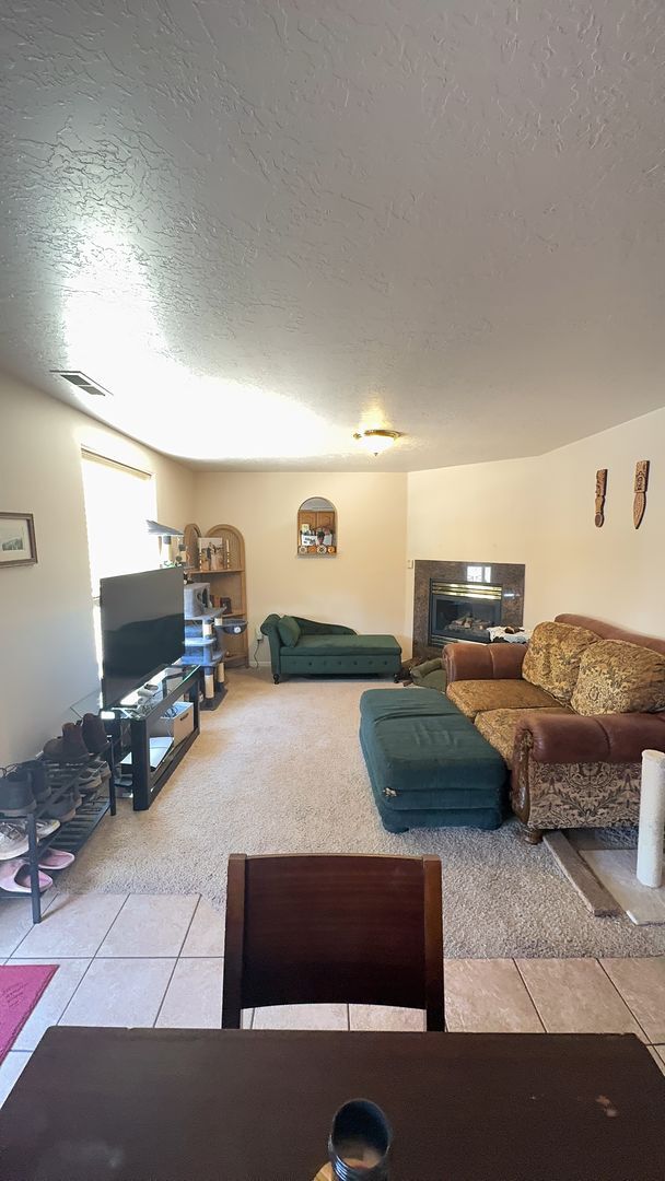 Foto del edificio - 299 N Highland Dr