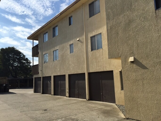Foto del edificio - 809 Rollins Rd