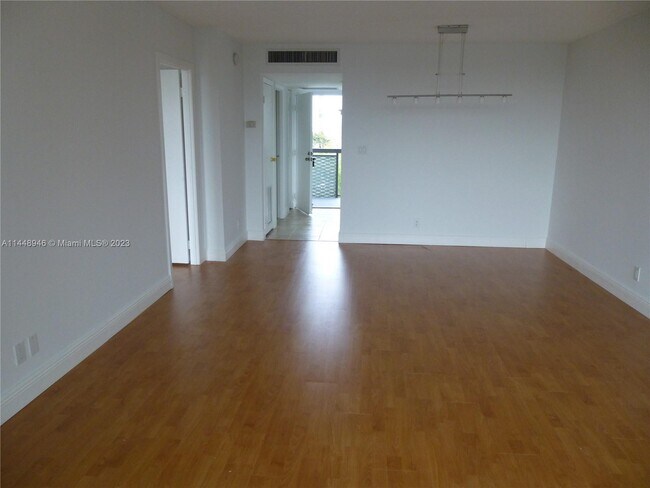 Foto del edificio - 3401 N Country Club Dr