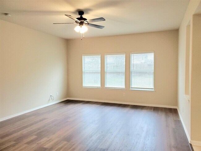 Foto del edificio - 14238 Englewood Park Ln