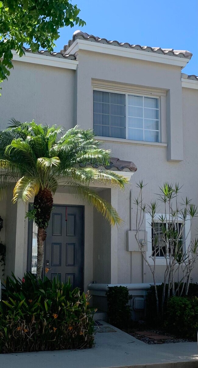Foto del edificio - 4811 NW 58th Manor